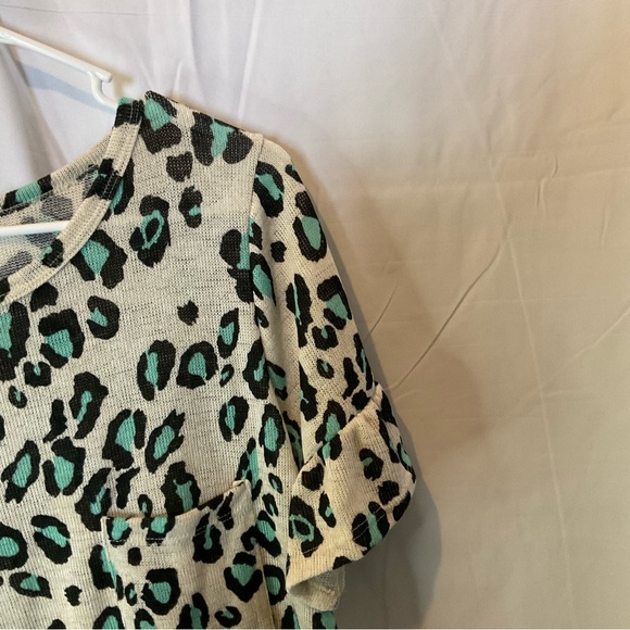 Hopely Women’s Short Sleeve Light Blue Leopard Print Waffle Knit Size Large - Picture 4 of 13